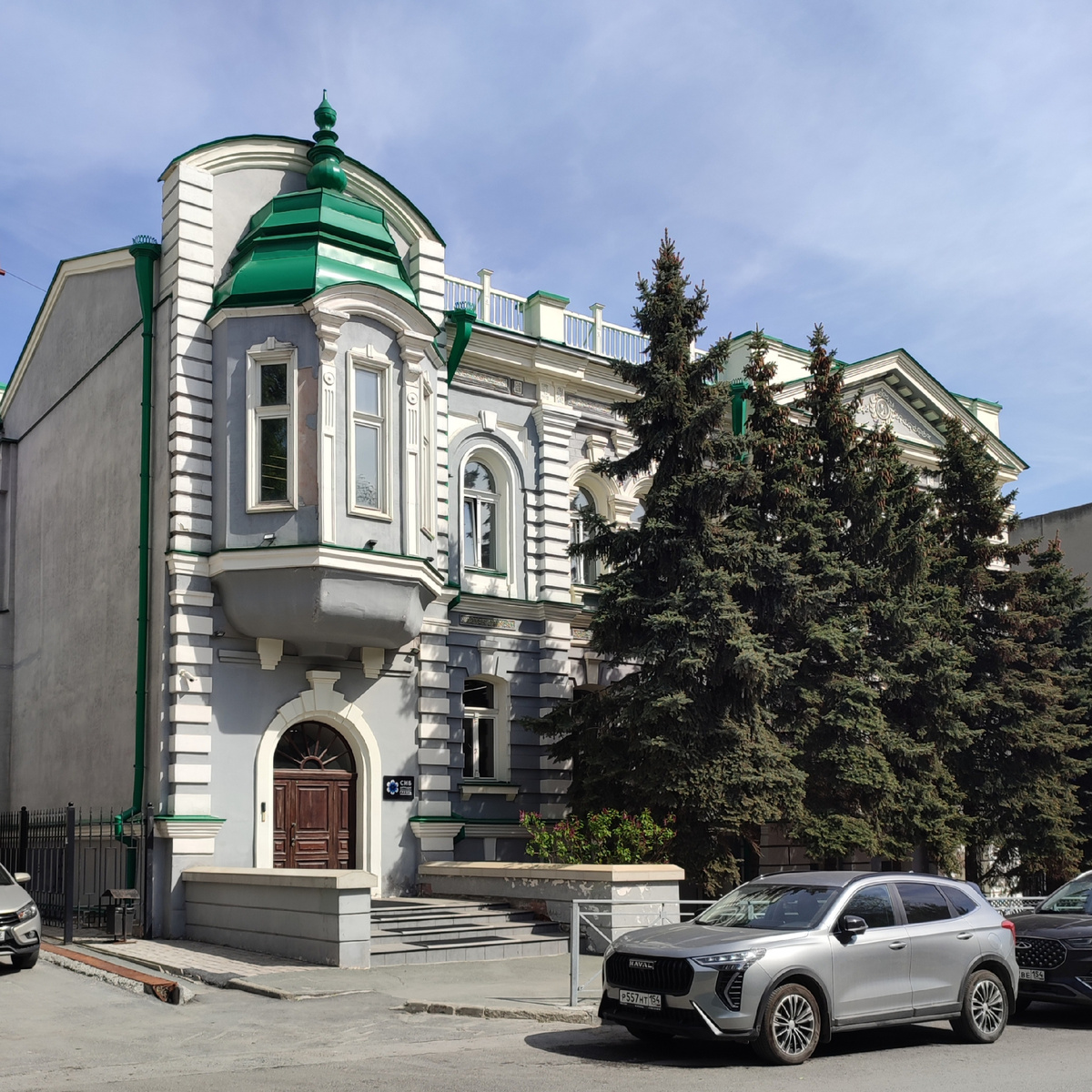 Первая каменная гостиница Новосибирска, тогда еще в 1911-м году, Новониколаевска - "Метрополитен"