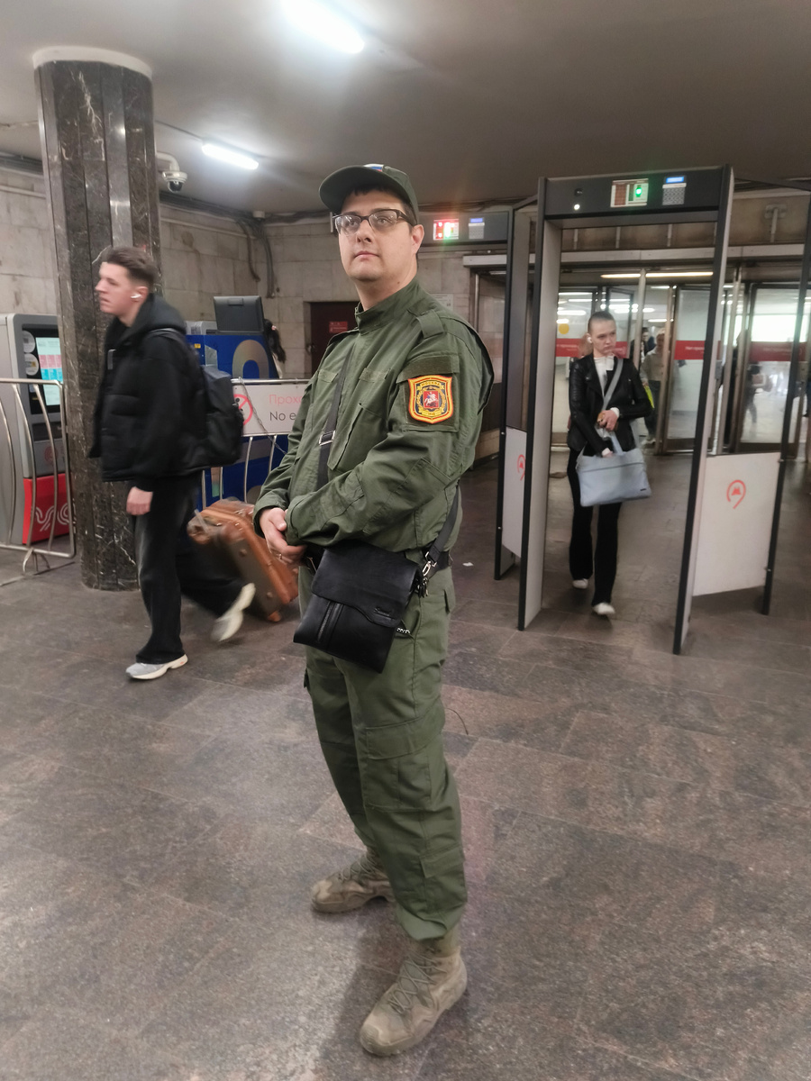 Ваш покорный слуга в форме народной дружины Московской области, но с использованием шеврона г. Москвы