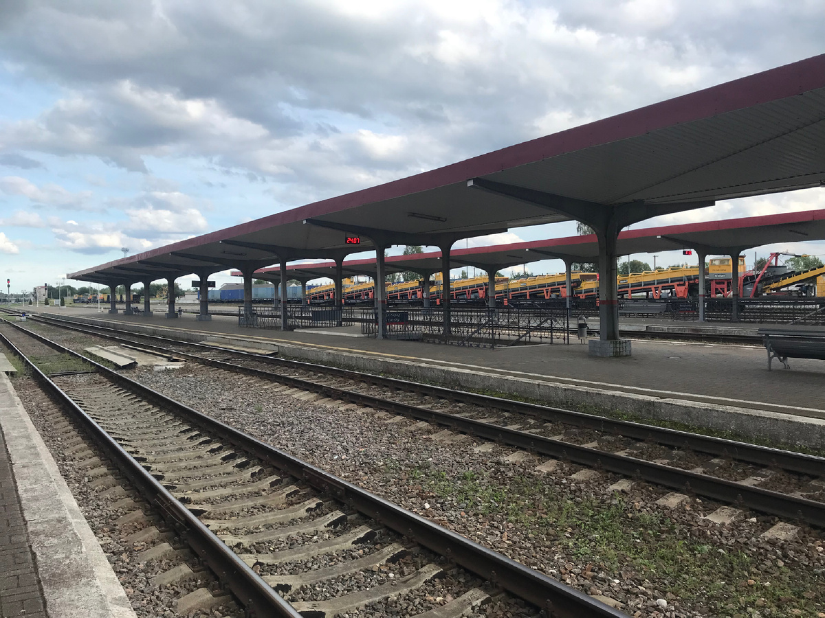 Безлюдный вокзал Черняховска. Фото автора