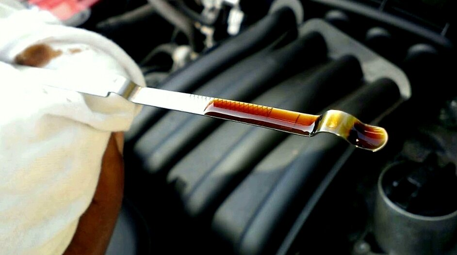 Как выбрать моторное масло для вашего авто, чтобы не влететь в копеечку