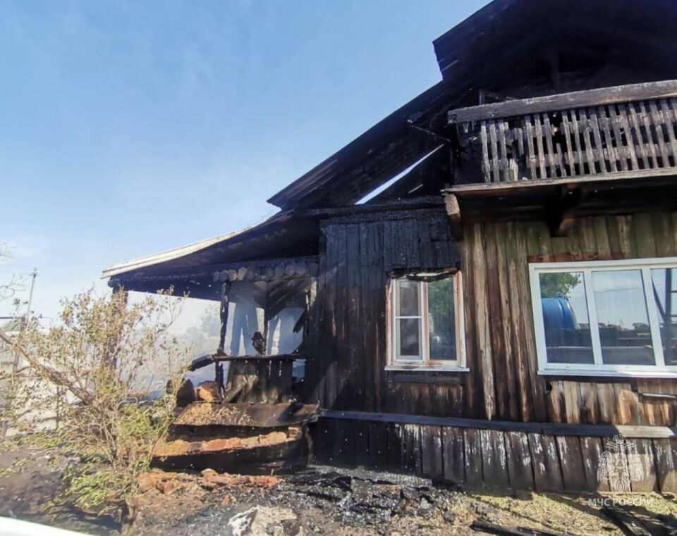    Пожар в Ключевском районе. Источник: t.me/mchs_altkray