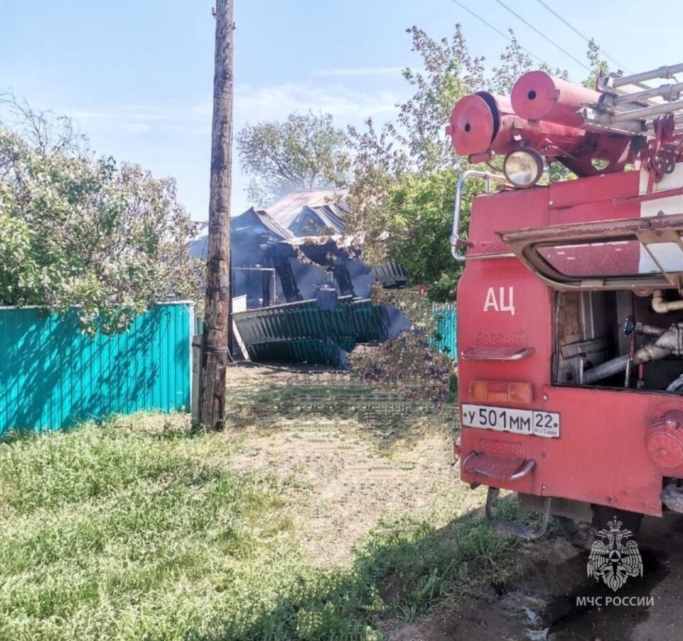    Пожар в Ключевском районе. Источник: t.me/mchs_altkray