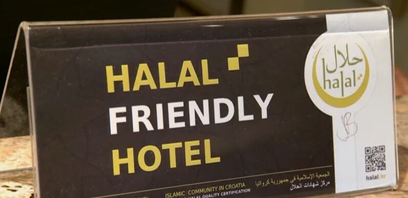 Табличка в отеле по стандарту Muslim friendly