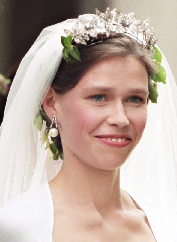 Леди Сара, дочь принцессы Маргарет (сестры бабы Лизы), сравним с ней Шарлотту. Похожи?