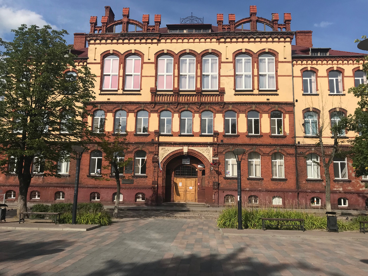 Еще одно здание со славной историей. Фото автора