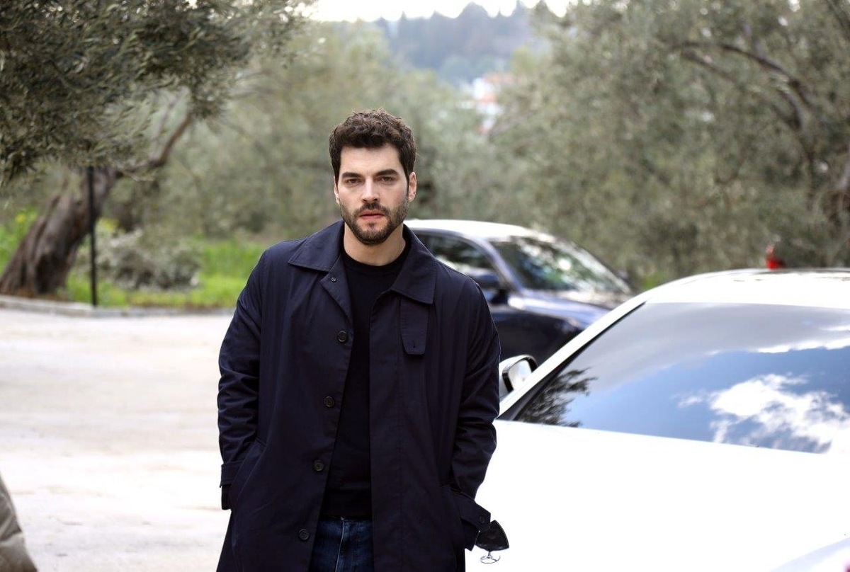 кадр из сериала «Дикие цветы»