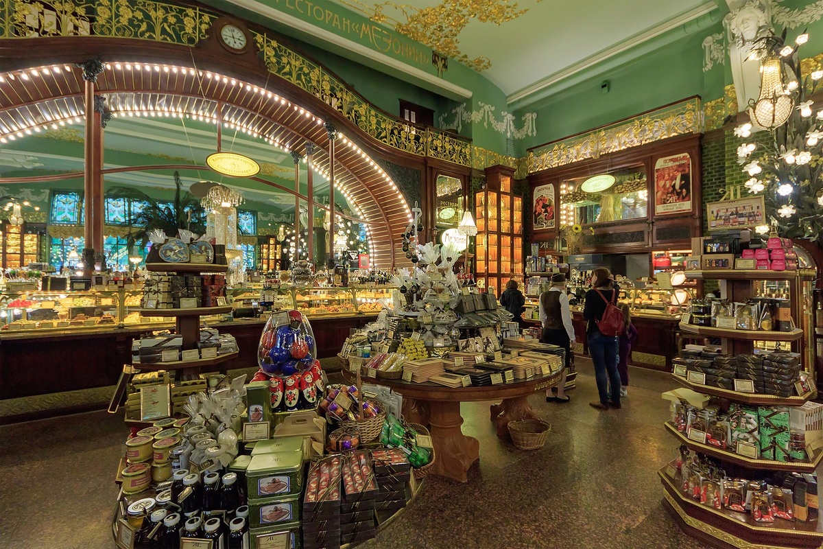 Интерьер Елисеевского магазина в Санкт-Петербурге. Автор: А. Савин, Википедия