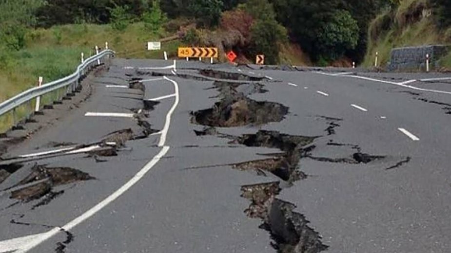 Изображение: скриншот видео. Дорога под Иркутском, 2020 год