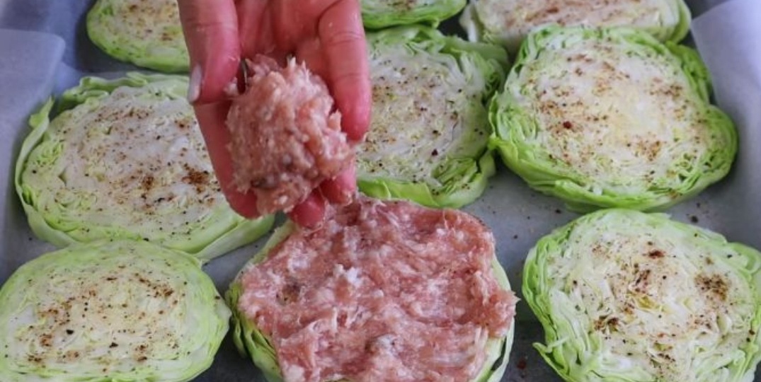 Когда у меня есть капуста и фарш, я сразу же готовлю это замечательное блюдо на ужин. Рецепт очень простой.