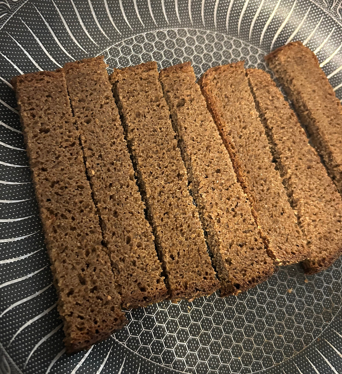 Обжарить на подсолнечном масле.