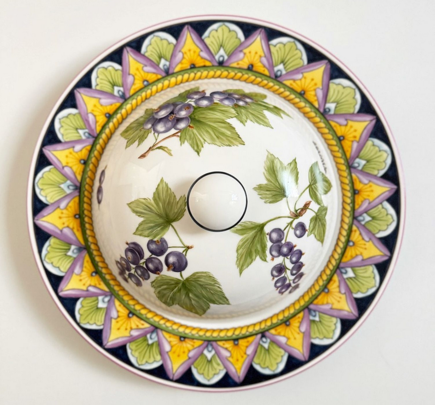 Вид сверху. Колпак на блюде 