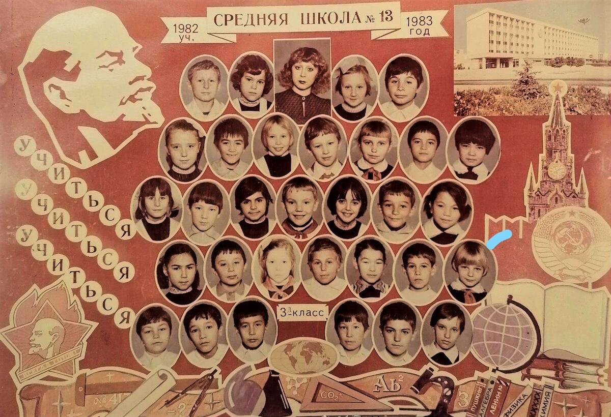 Я уже пионер!) Нас мало, в основном все еще  ребята-октябрята)