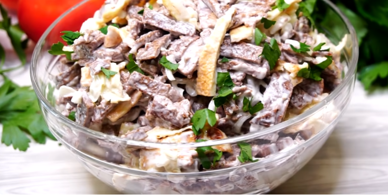 Новенький Салат с куриной печенью, который я узнала в кафе, у знакомого повара.