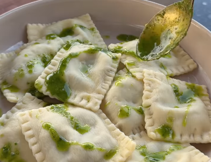 Итальянские равиоли с грибами и соусом песто — домашняя классика с ресторанным вкусом