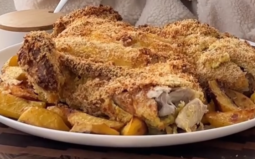 Хрустящий цыплёнок с картофелем в духовке — вкусный ужин для всей семьи