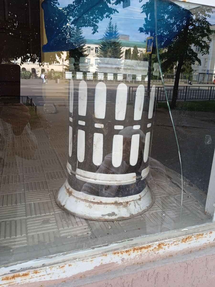 О боже, она настоящая! Местами ржавая и ободранная, как и положено много и многих повидавшая на своем веку и исправно служившая людям! 