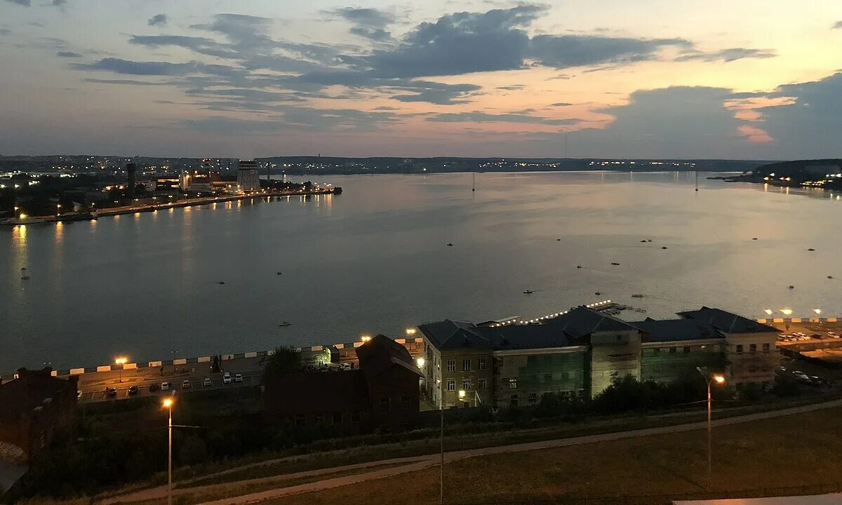 Википедия видит его так