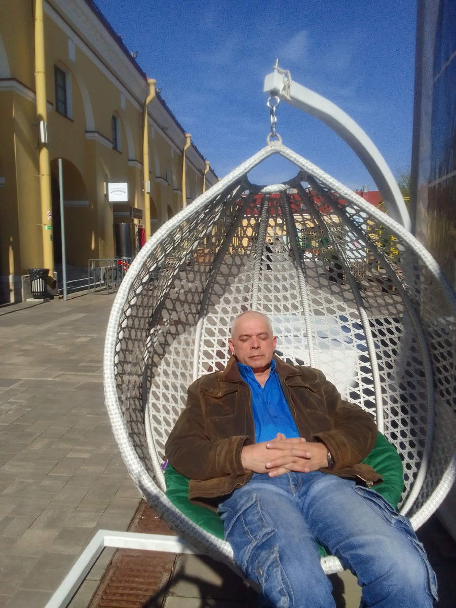 Водитель автобуса расслабляется)