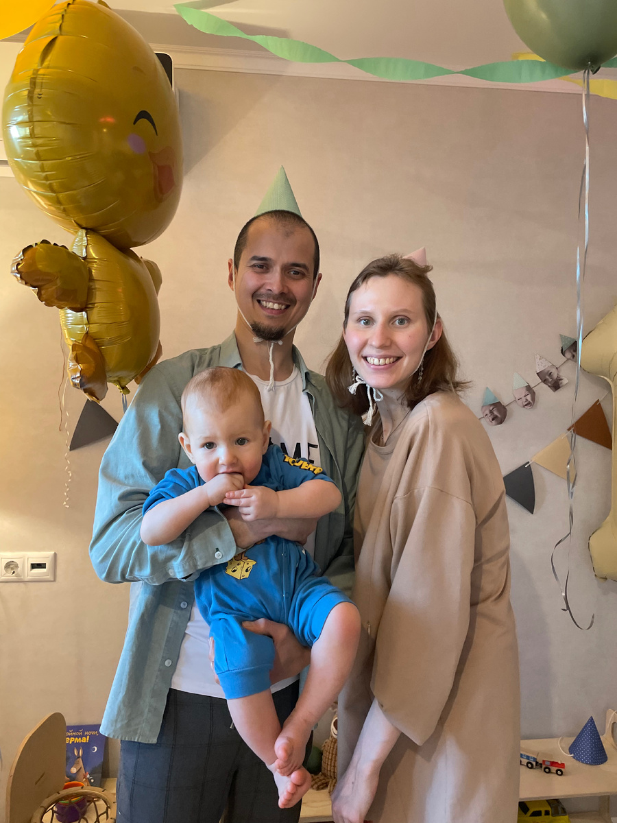 Привет! Я - Катя, автор этого канала. А на фото моя семья. На канале я рассказываю о здоровом питании, и о том, как через питание решить проблемы со здоровьем. Рада всех тут видеть! 