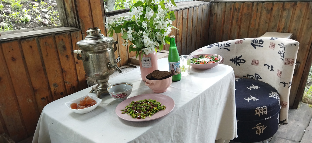 Моя вечерняя трапеза на веранде