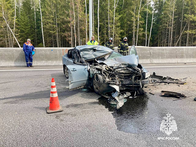 Под Тверью на М-11 пожарные ликвидировали последствия ДТП