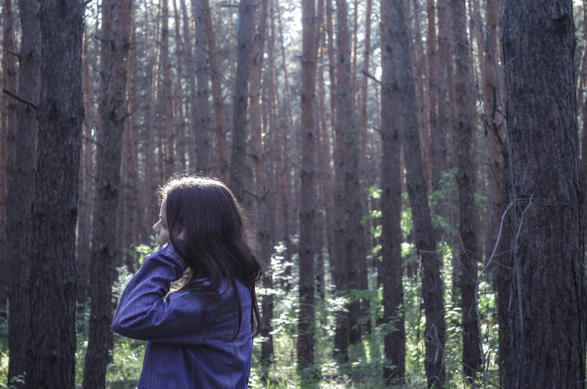 https://unsplash.com/photos/woman-in-blue-jacket-standing-in-the-woods-7UetJS14hyA?utm_content=creditShareLink&utm_medium=referral&utm_source=unsplash