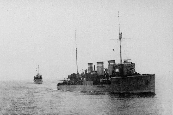 Эскадренный миноносец Пылкий. Черноморский флот. По словам Туркула, в ночь на 14 марта Пылкий забрал с причала офицерскую роту 2 Дроздовского полка и отдельных людей 3-го полка