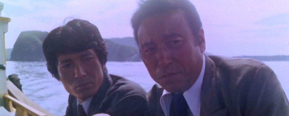 Кадр из фильма «Остров Ио» (1977): Сон У Хён и директор редакции, где работал Чун