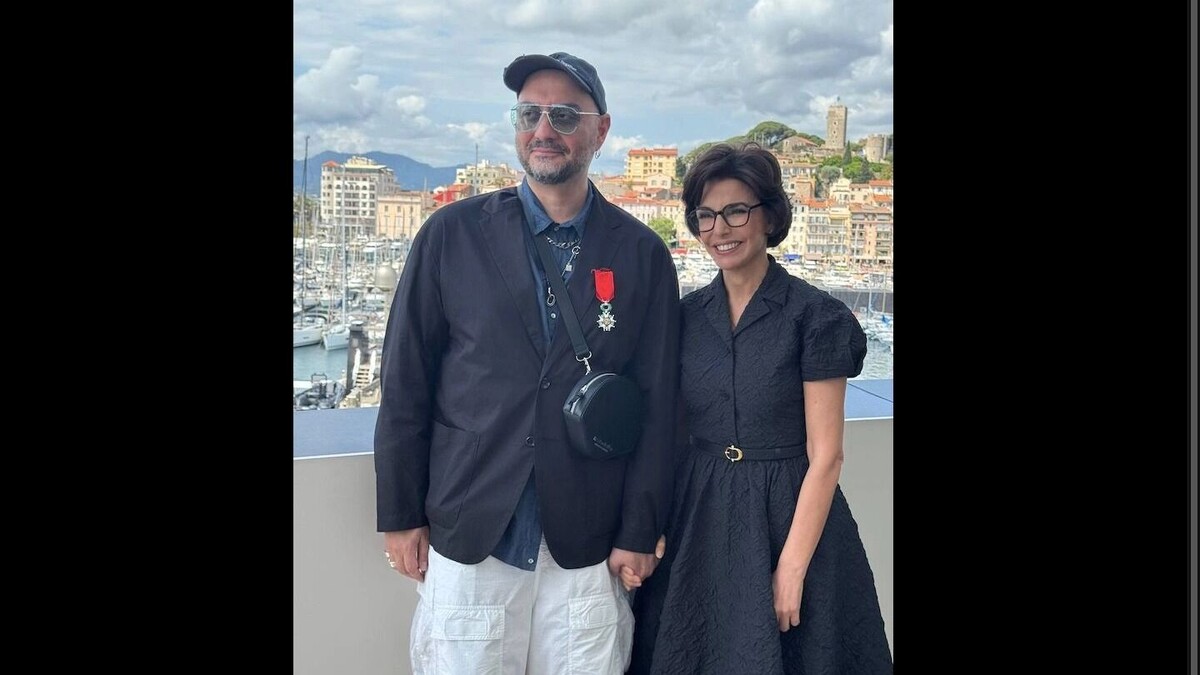 Министр культуры Франции Рашида Дати вручила российскому режиссеру Кириллу Серебренникову высшую награду страны. Источник: Соцсети