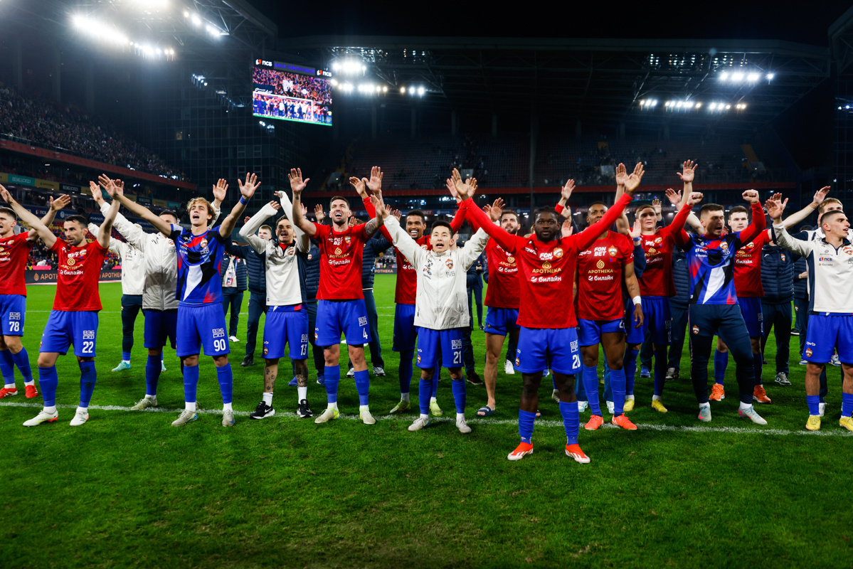 фотография из https://cskanews.ru/news/14328-fotografii-s-matcha-cska-zenit.php