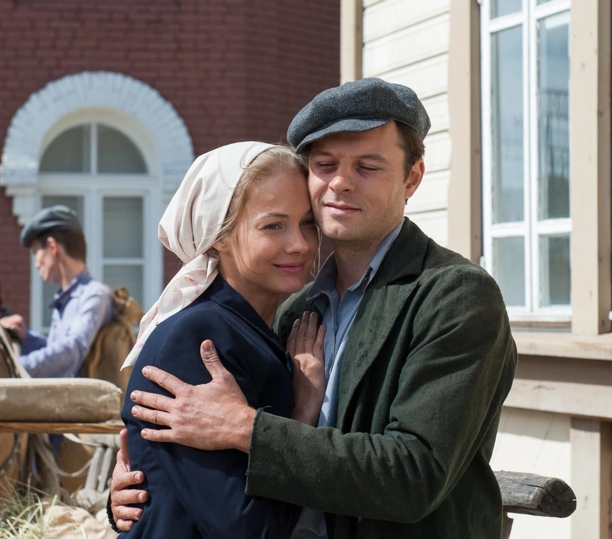 Елена Аросьева и Евгений Пронин кадр из сериала «Два берега»