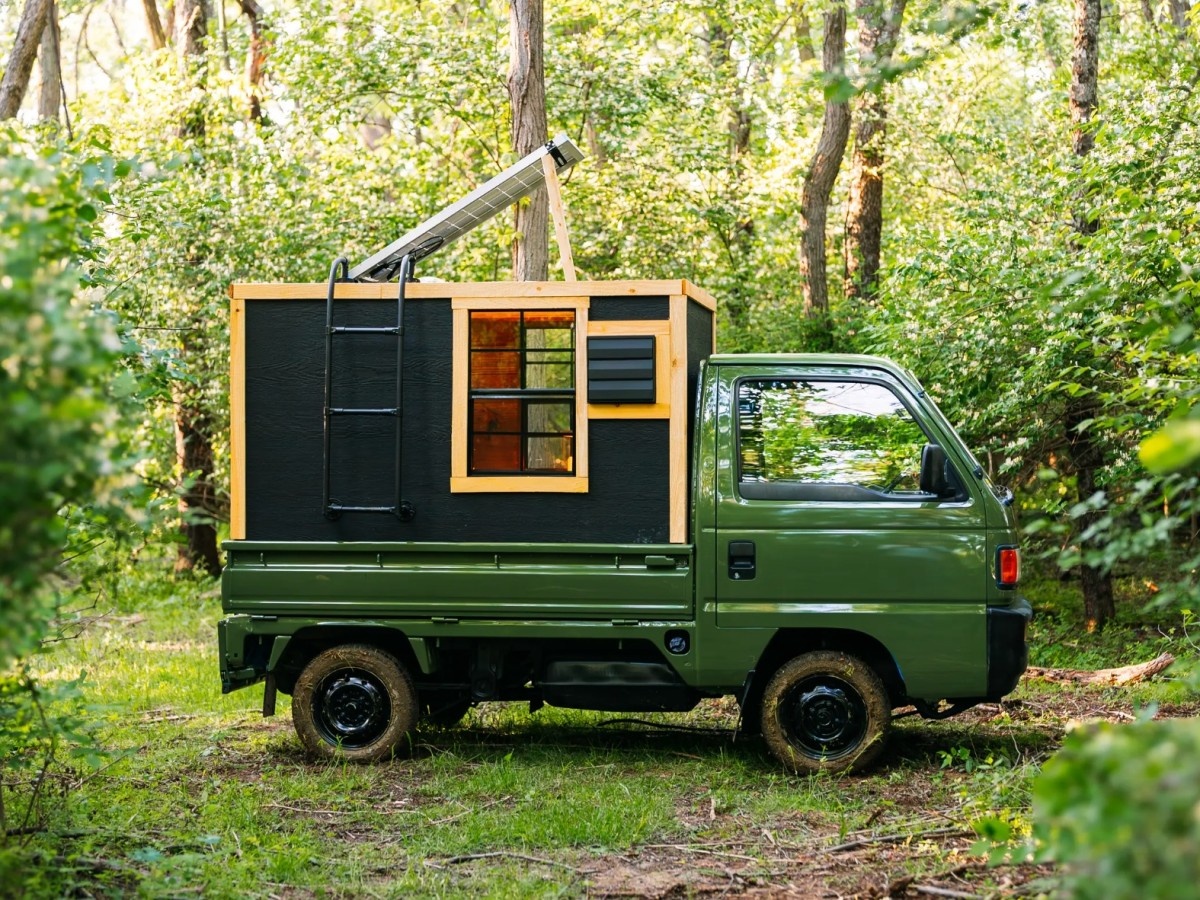    Японский пикап превратили в самый маленький в мире передвижной дом [ВИДЕО]