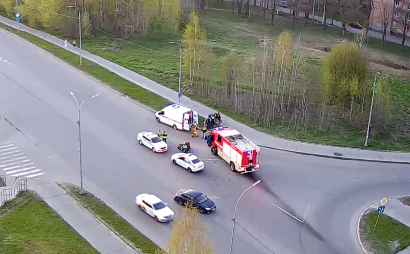    Мотоциклист попал в жесткую аварию в Петрозаводскезапись с камеры "Сампо.ру"