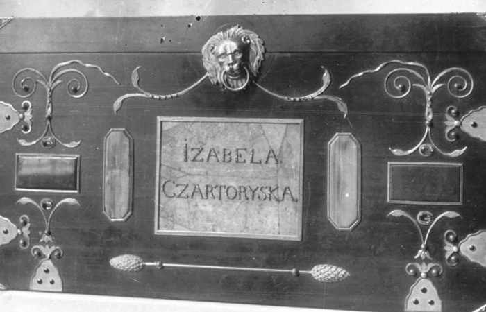 Шкатулка содержала ценные польские реликвии королей/ фото: fishki.net