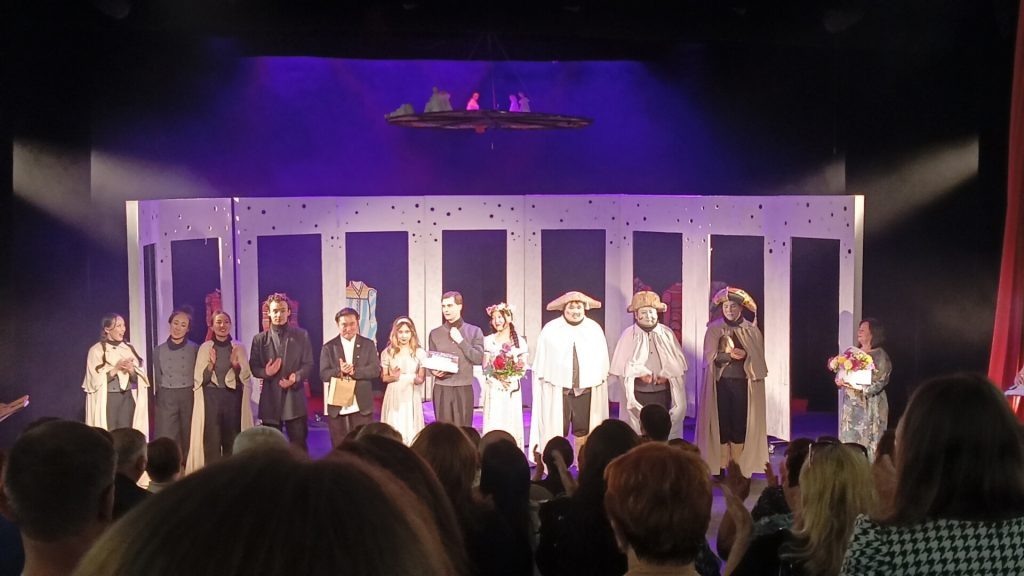    фото: зрители спектакля Редактор