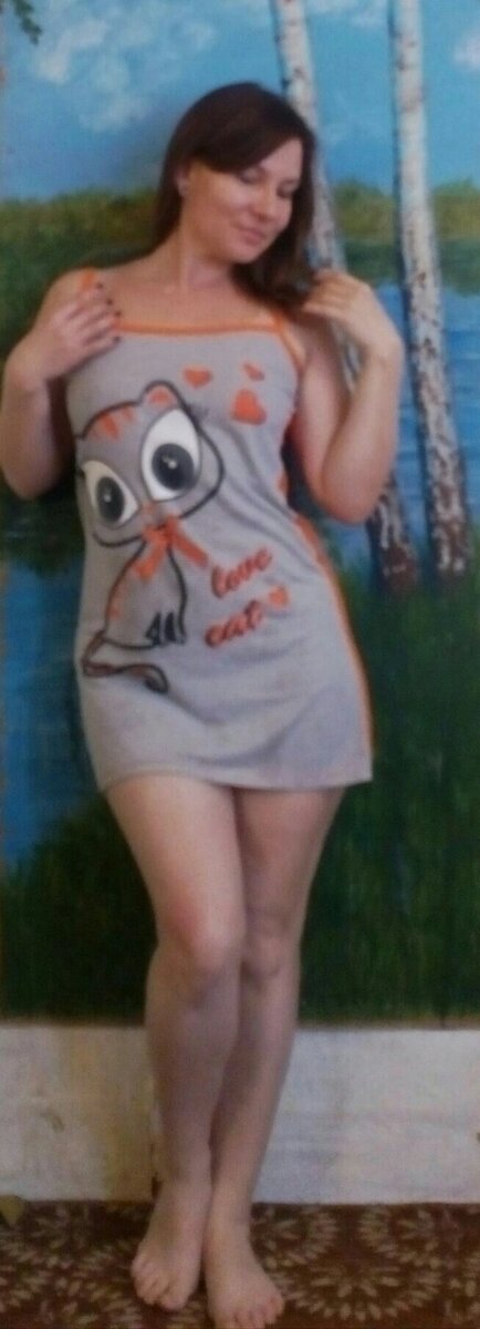 Вот так я обычно хожу по дому. Если бы не накинула на себя тогда осеннюю куртку, оказалась бы за дверью вот в таком обличии...   