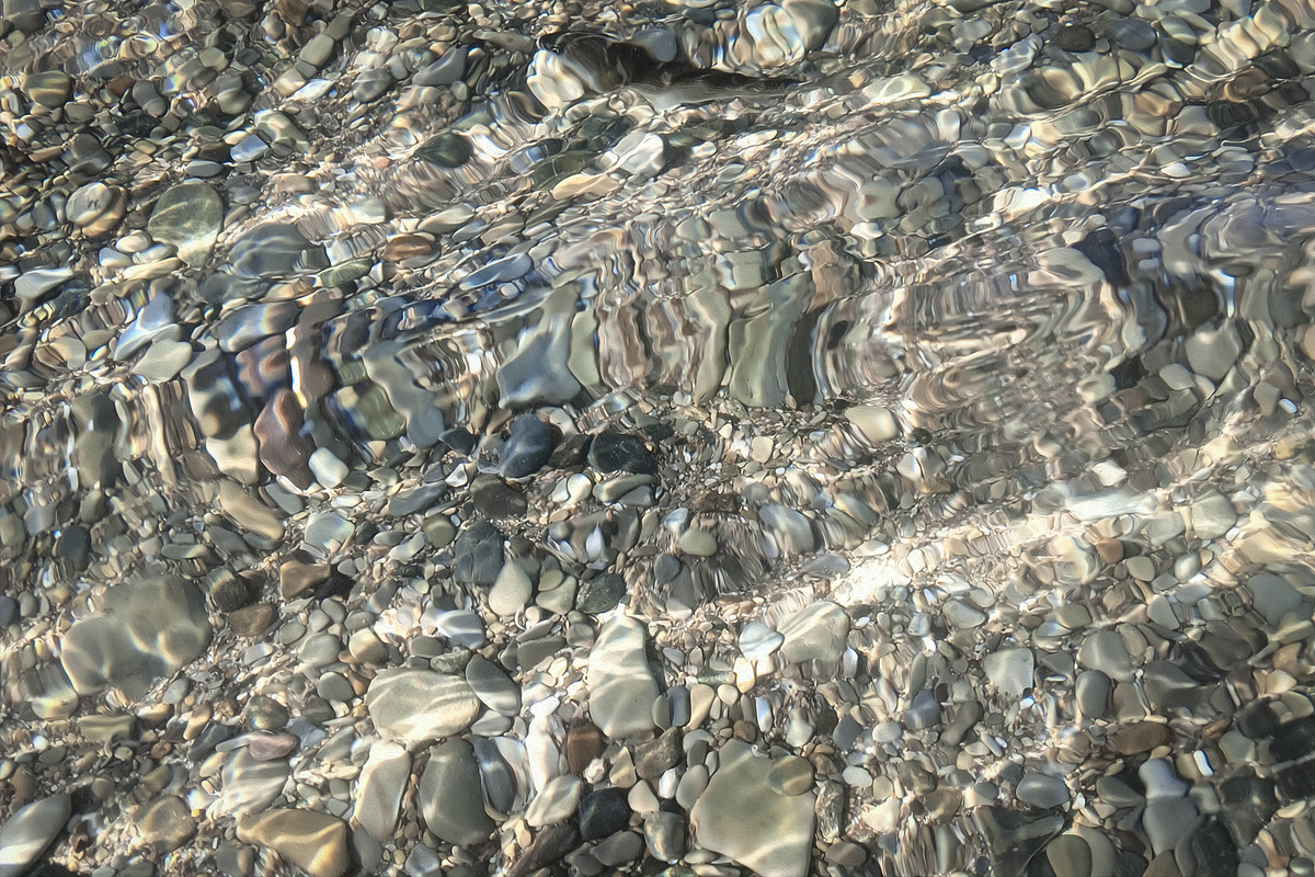 Камушки под водой