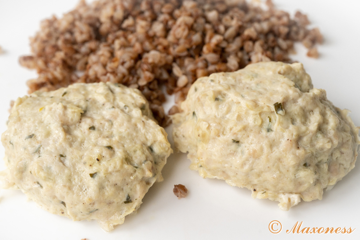 Котлеты куриные с зеленью на пару в мультиварке