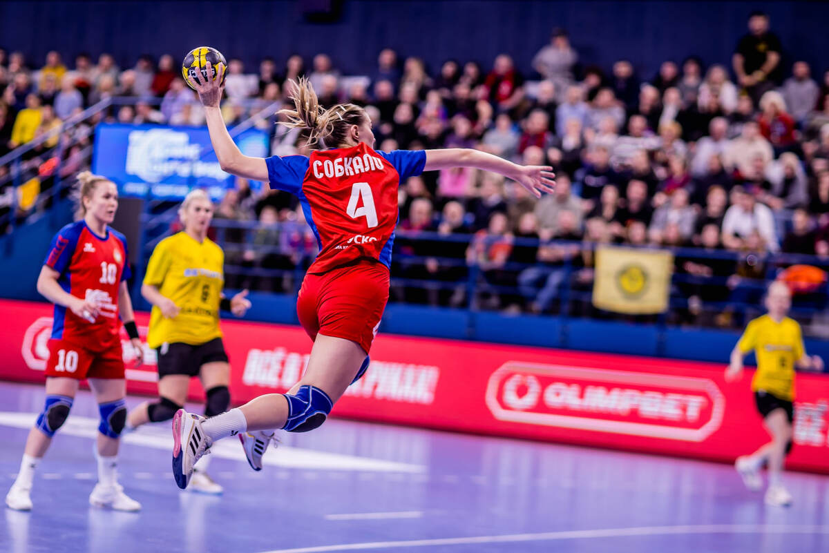    Атакует Валерия Собкало