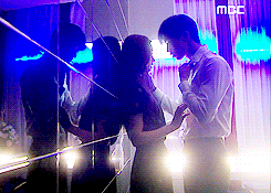 Та самая сцена. Говорят, её срежиссировал сам Ли Дон Ук, так как сценарий слишком затянули