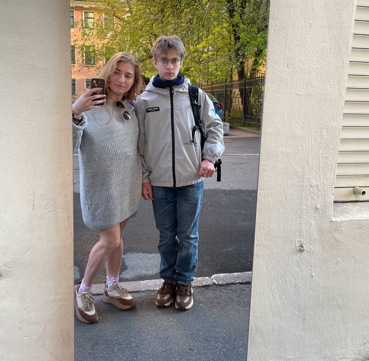 Встретили зеркало на улице, улыбаться в семье умею только я.😆