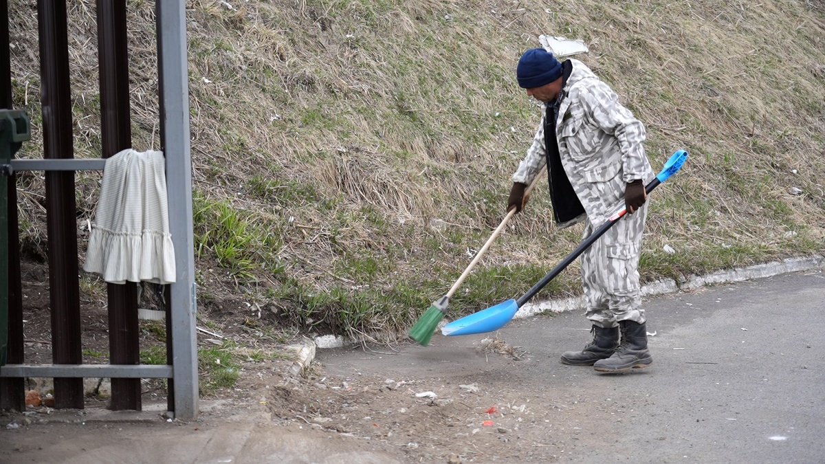 Фото: Уборка придомовых территорий в Петропавловске-Камчатском