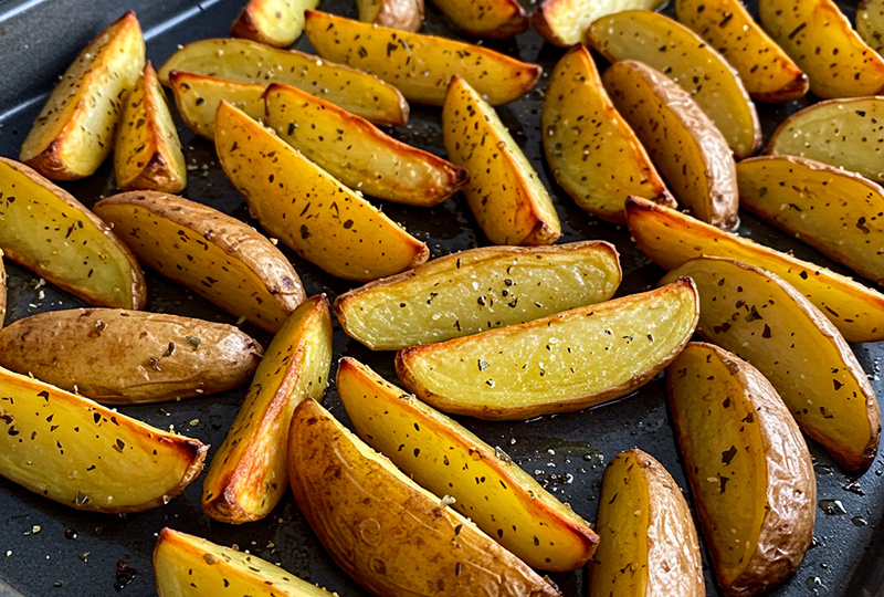 Картошка, запечённая в духовке "Ароматная простота"