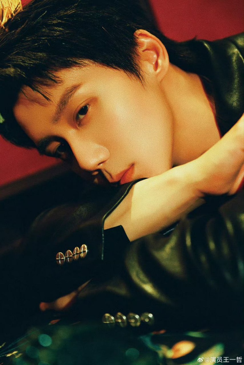 Актёр Ван Ичжэ. Много красивых фото в галерее...