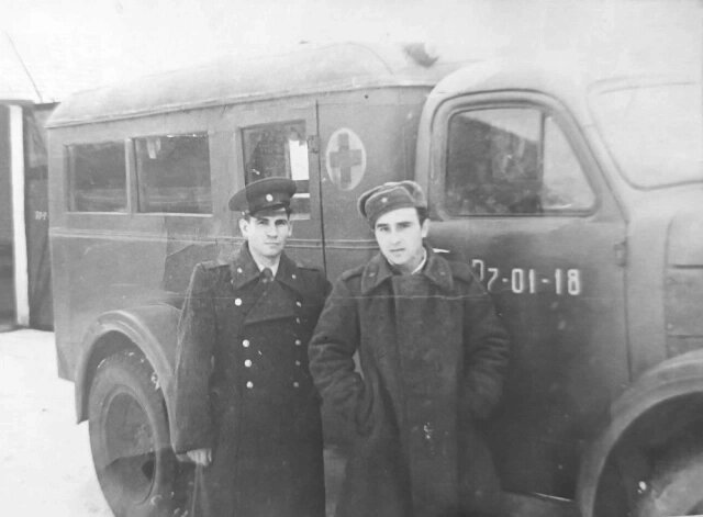    Старший сержант Чурсанов со своим земляком. Фото: Из личного архивa/ Михаил Чурсанов