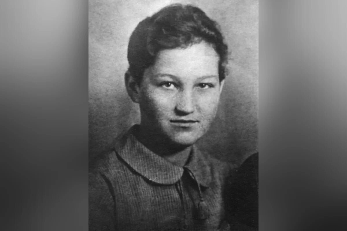    Зоя Космодемьянская – один из символов несгибаемости советского народа в годы Великой Отечественной войны.