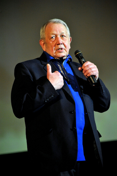 Владимир Златоустовский - советский и российский киноактёр и кинорежиссёр, первый исполнитель песни "Вечный огонь"