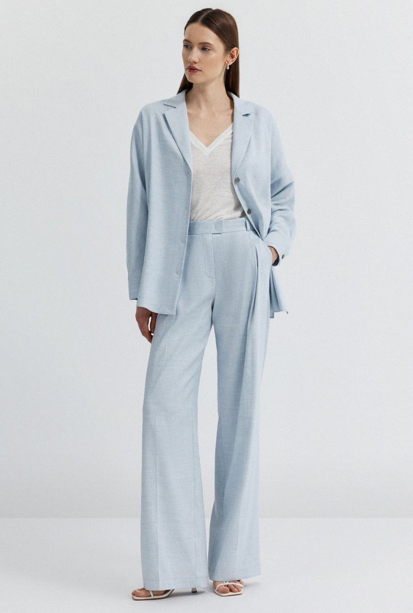 Голубой костюм