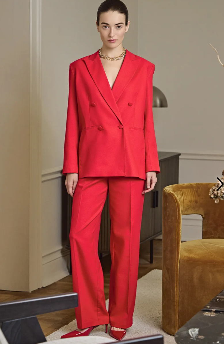 Красный костюм 