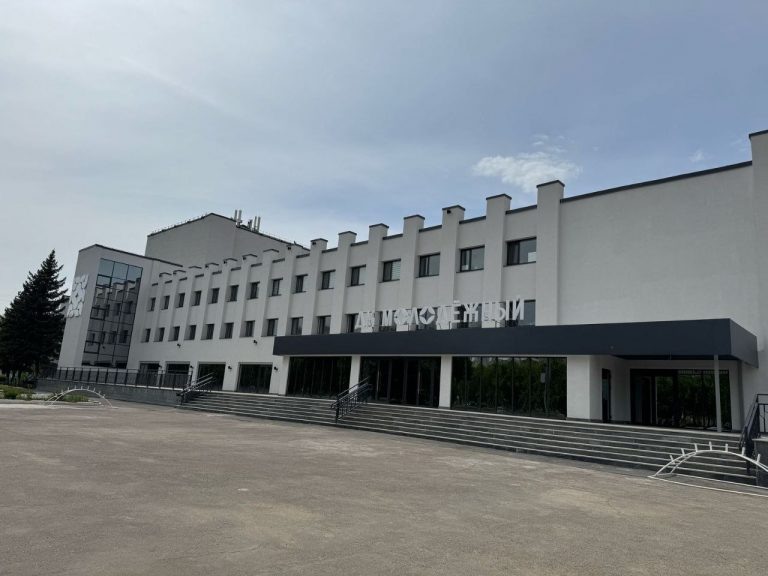    В Оренбурге продолжается капремонт здания ДК «Молодёжный» Оренбуржье